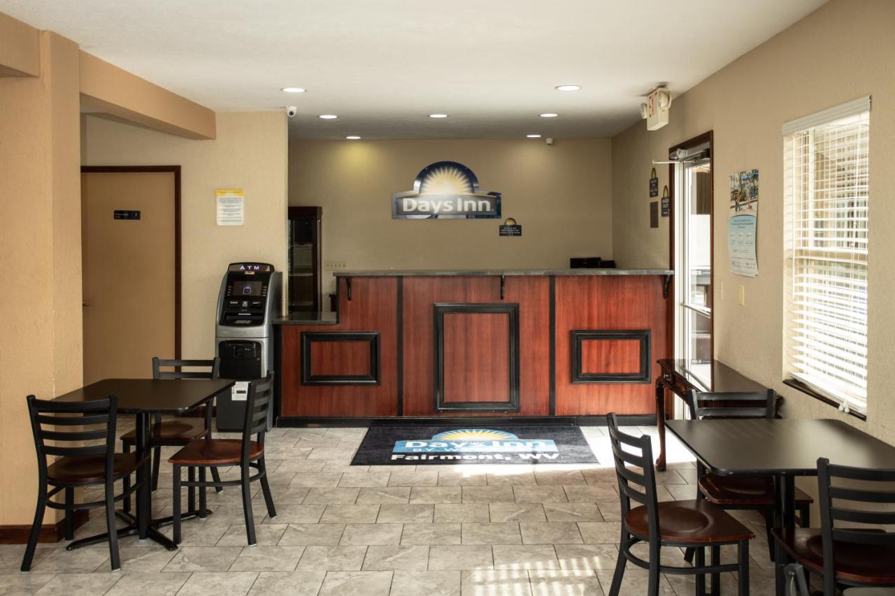 Days Inn By Wyndham Fairmont Buitenkant foto